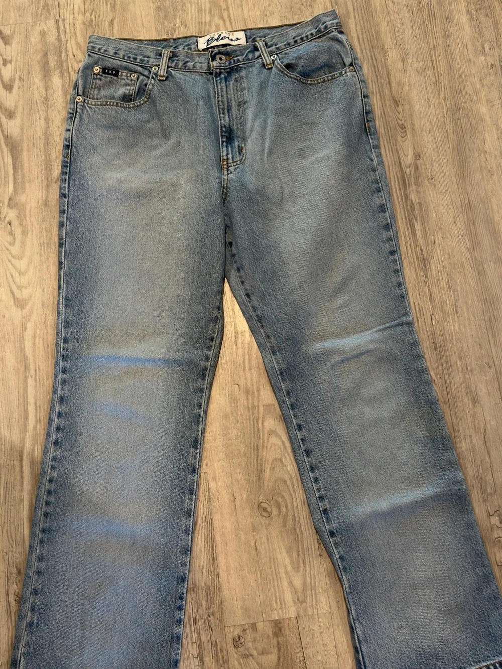 Express Men's Relaxed Light Blue Jeans - Picture 1 of 4